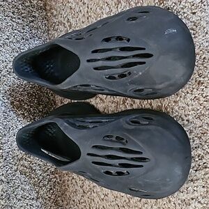 Yeeeeezy style black foam runner shoes size 39